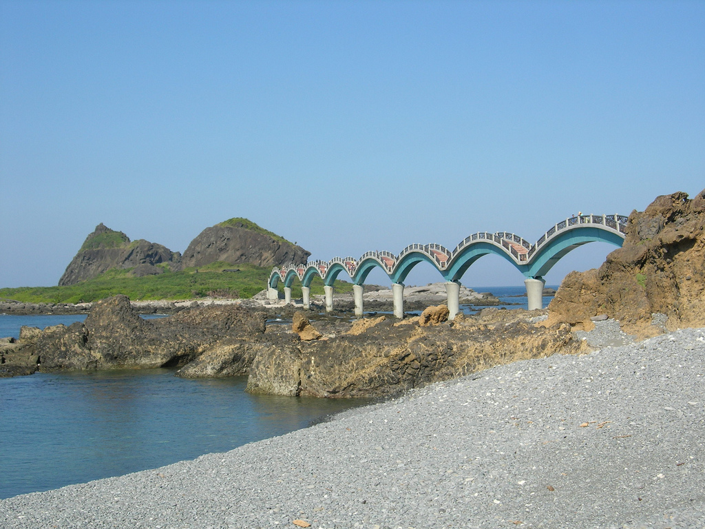 Eight Arch Bridge, East Coast, Taiwan.jpg