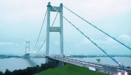 江阴长江公路大桥2.jpg