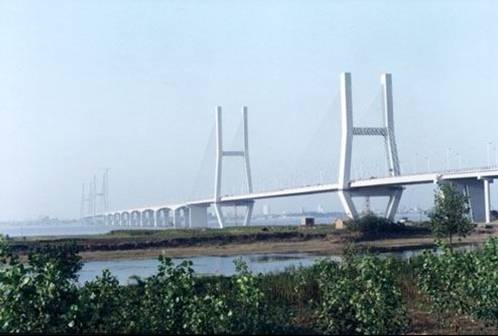 荆州长江公路大桥.jpg