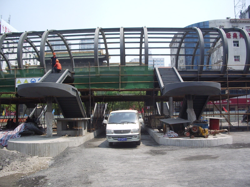 06候车站台.jpg