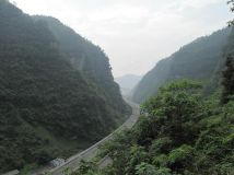 山区峡谷路段典型高速公路桥梁