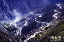 图揭中国最美公路 挂壁公路堪称奇迹