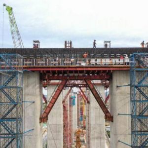 江苏龙潭长江大桥建设正酣……