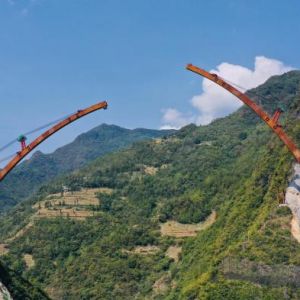 城开高速蓼子特大桥完成拱肋合龙：大巴山上演“空中芭蕾”